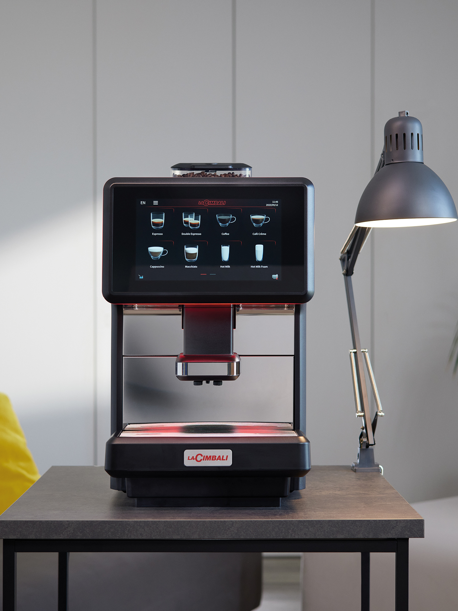 Macchina da caffè automatica La Cimbali con display touch